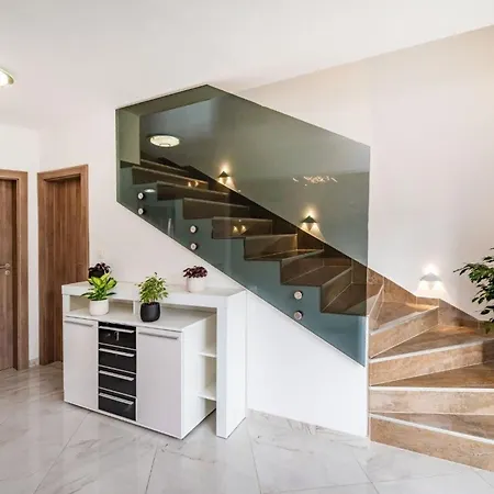 Tolles Ferienhaus In Mit Garten Und Terrasse * Nin