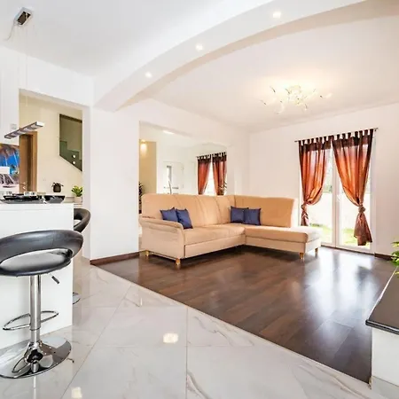 Tolles Ferienhaus In Mit Garten Und Terrasse * Nin