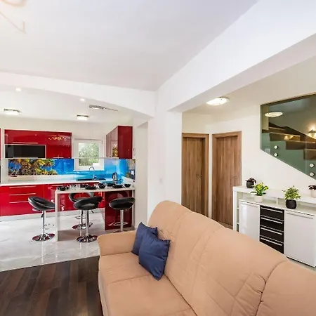 Tolles Ferienhaus In Mit Garten Und Terrasse * Nin