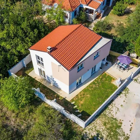 Tolles Ferienhaus In Mit Garten Und Terrasse Ferienhaus Nin